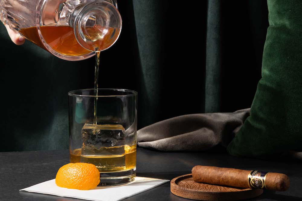ClearCube Ice Maker – The Whiskey Ball
